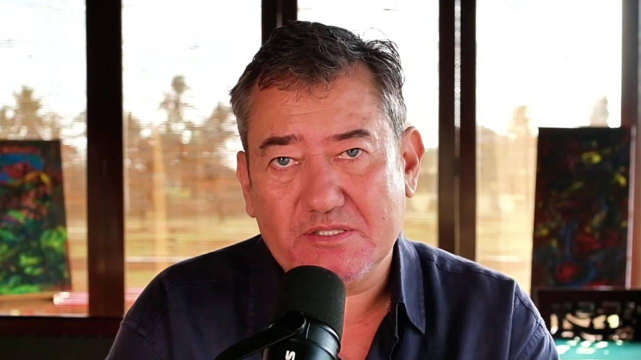 Ağlayarak vasiyetini açıkladı: Beni gömmeyin, yakın!