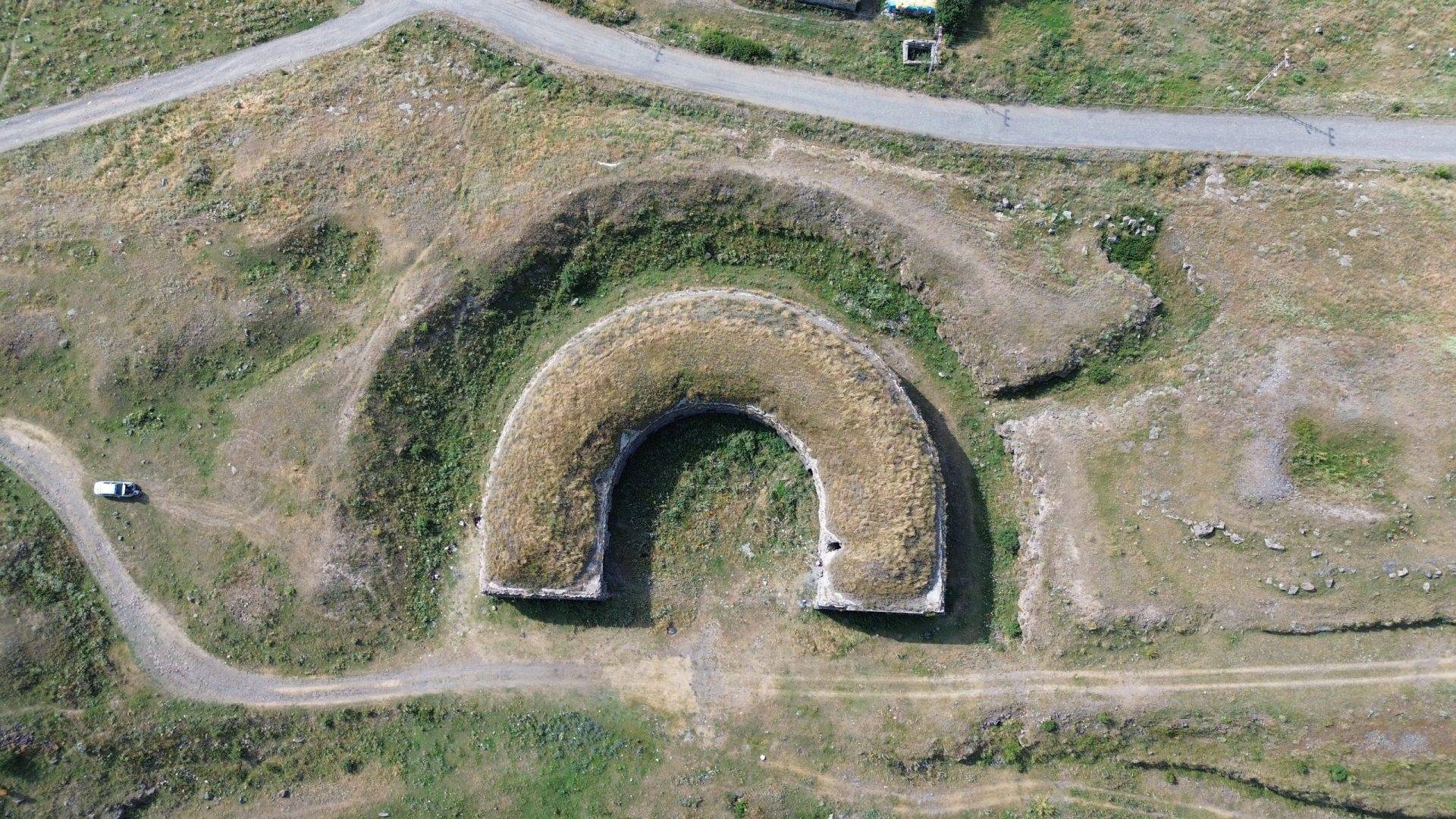 Kars’ın 200 yıllık askeri mirası: At nalı ve hilali andıran tabya yıllara meydan okuyor