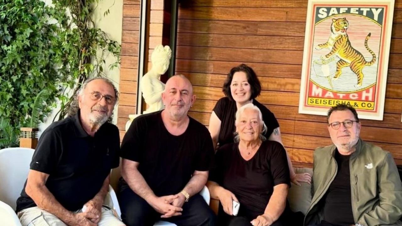 Taburcu olan Cem Yılmaz'dan ilk fotoğraf!