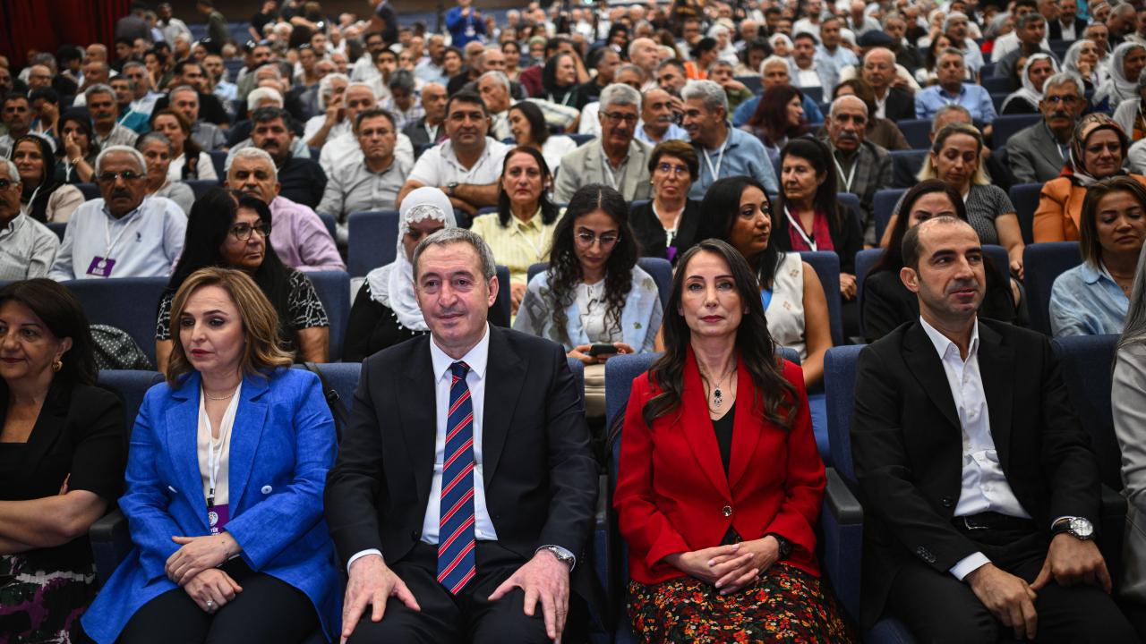DEM Parti'de seçim günü! Tuncer Bakırhan ve Tülay Hatimoğulları yeniden seçildi