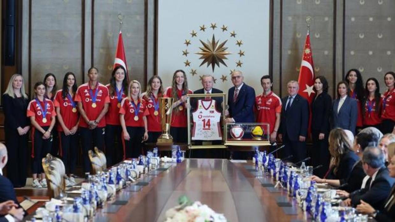 Cumhurbaşkanı Erdoğan, Avrupa Şampiyonu olan Filenin Sultanları'nı kabul etti