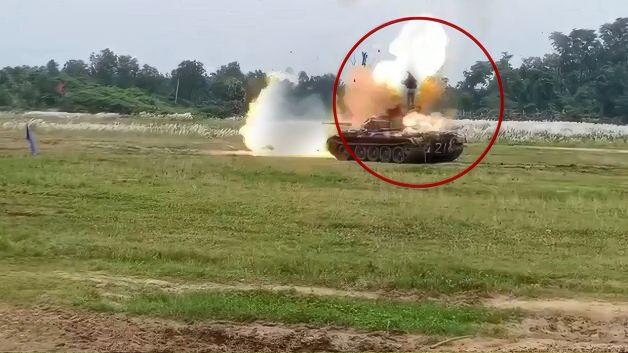 Çin yapımı tank Bangladeş'teki tatbikatta infilak etti: 2 asker öldü