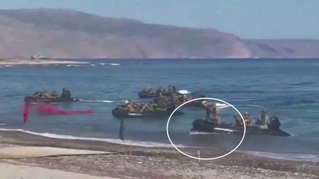 Yunanistan'ın çıkarma tatbikatında askerler denize düştü