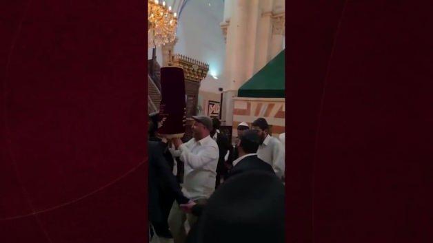 Fanatik Yahudiler'den küstah hareket: Camiye dalıp dans ettiler