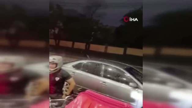 Paraguay'da gökten afet yağdı: Araçların camları patladı, kaportalar çöktü!