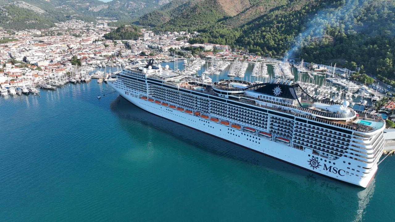 Resmen limana sığmadı: Binlerce turist esnafın yüzünü güldürdü