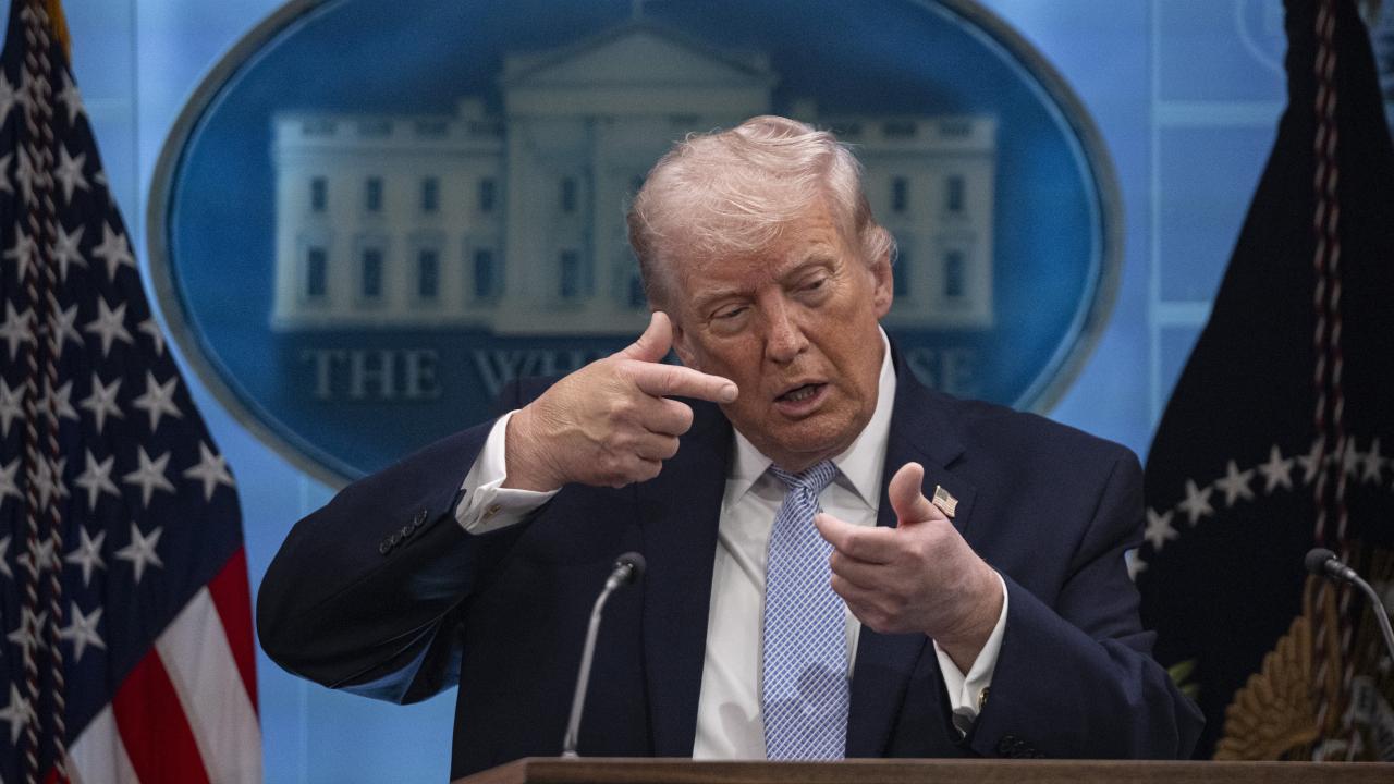 Trump: İran'a mini nükleer atabilirim