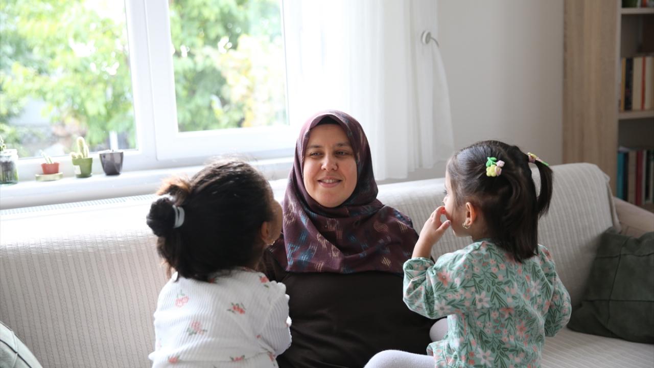 Engelli kızına kardeş olsun diye ikinci kez koruyucu anne oldu