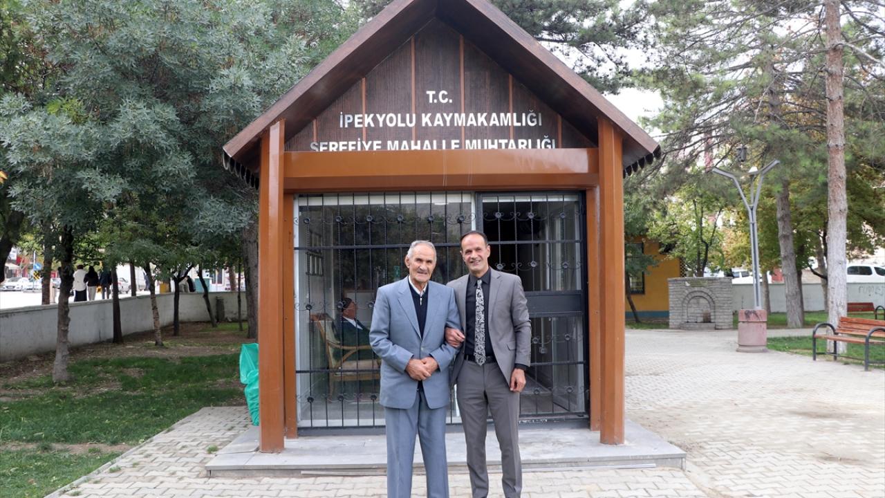 Babadan oğula geçen 42 yıllık muhtarlık mirası Van'da ikinci kuşakta sürüyor