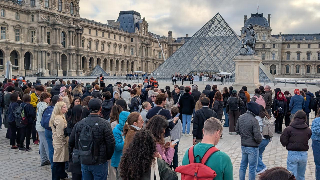 Dünyaca ünlü müze ziyarete kapatıldı: Louvre'a öğrenci eylemi engeli!