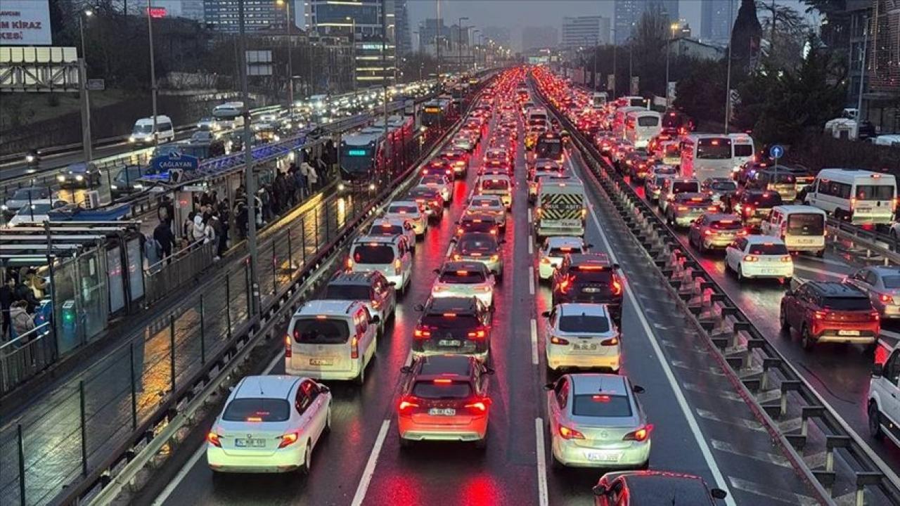 Araç sahipleri dikkat: Tarih öne çekildi: Uymayan trafiğe çıkamayacak
