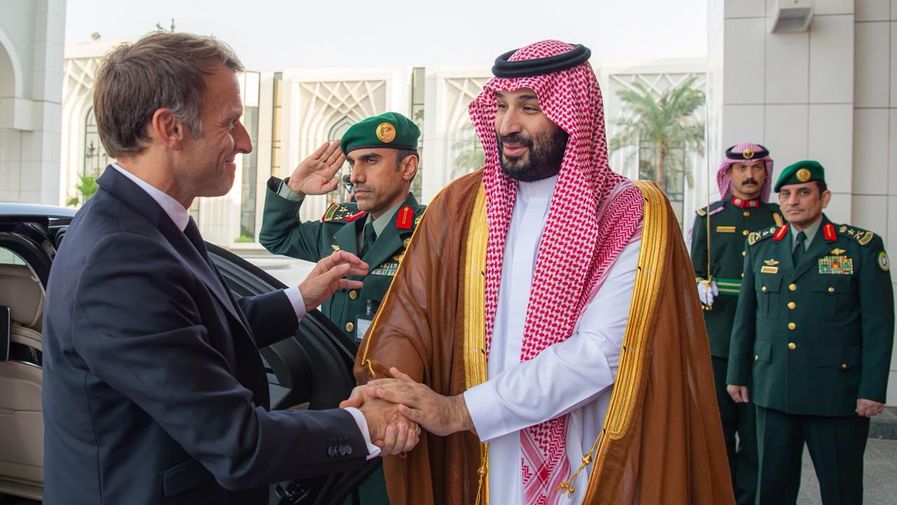 Macron, Riyad'da Prens Selman ile görüştü