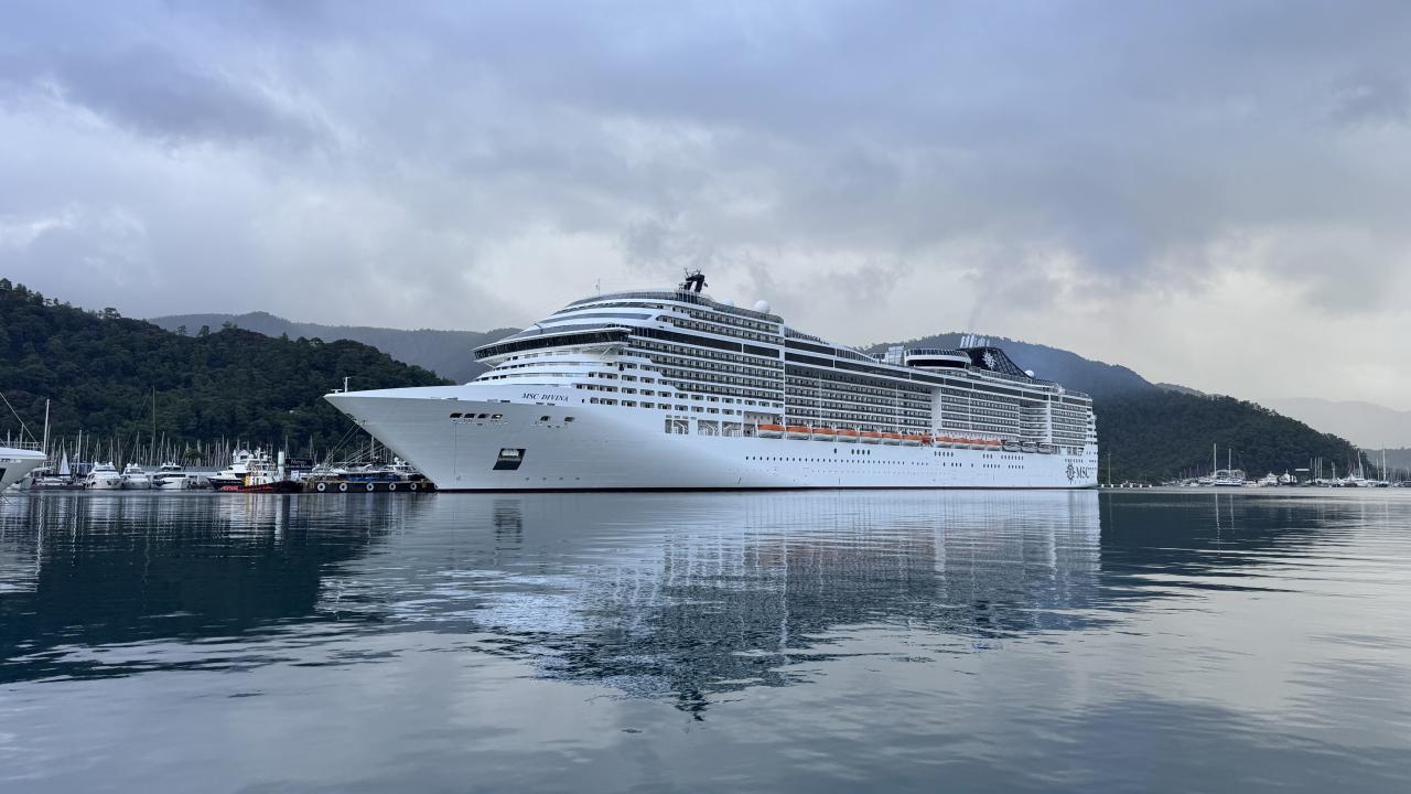Marmaris'e "MSC Divina" kruvaziyeriyle 3 bin 933 turist geldi